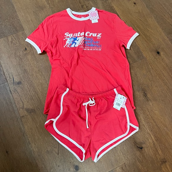 Ascot + Hart Santa Cruz Red Graphic T-Shirt + Shorts Size M NEW w/tags !!! - Picture 2 of 8